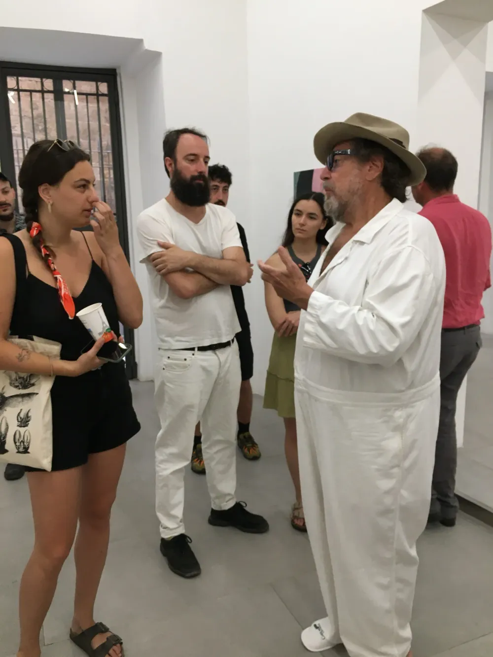 Julian Schnabel in visita alla mostra