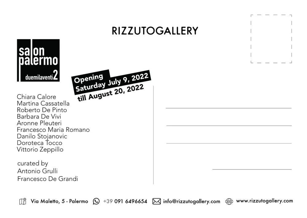Retro della cartolina d'invito: logo, nomi degli artisti, curatori, date e contatti della galleria