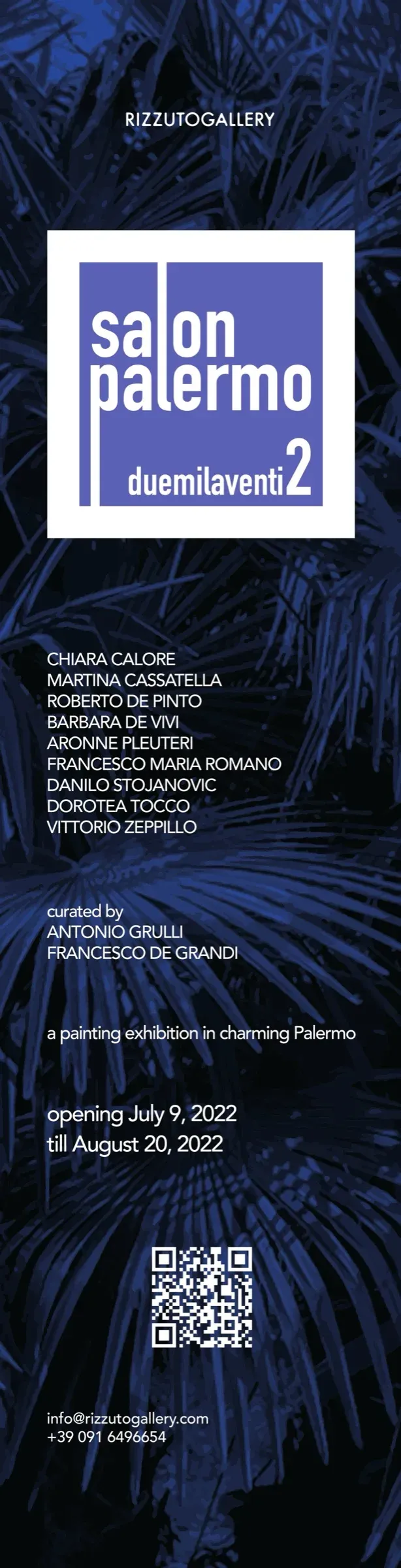 Stendardo verticale blu con logo Salon Palermo duemilaventi2, artisti, curatori e date